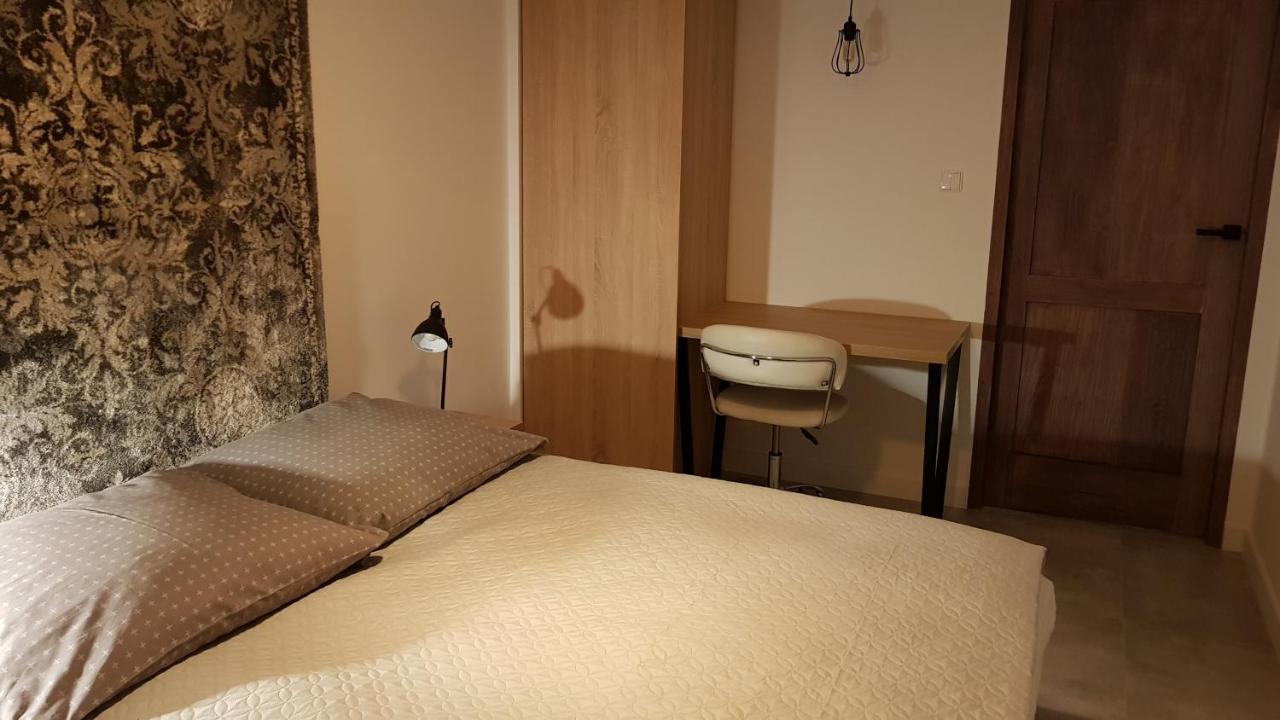 Апартаменти Apartament Julia Лєско Екстер'єр фото